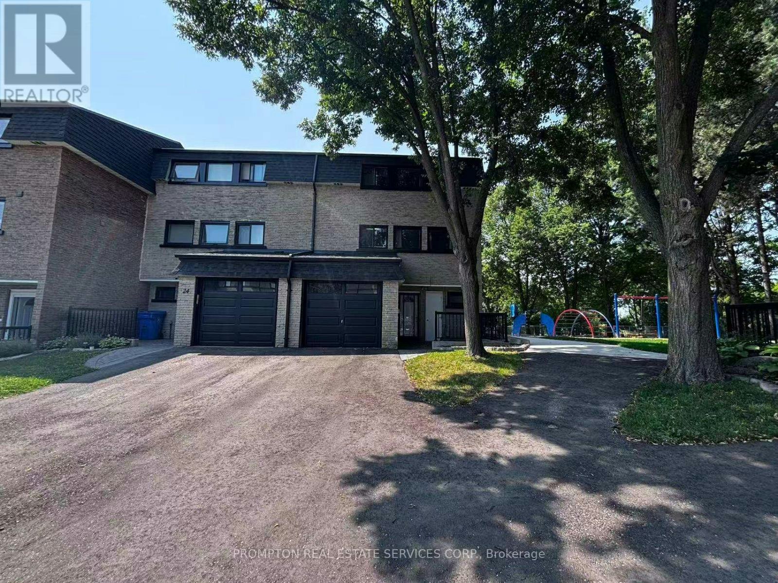 22 Poplar Crescent, Aurora, ON, L4G 3L3