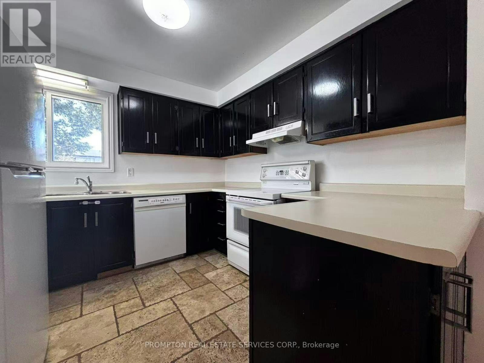 22 Poplar Crescent, Aurora, ON, L4G 3L3 - 6