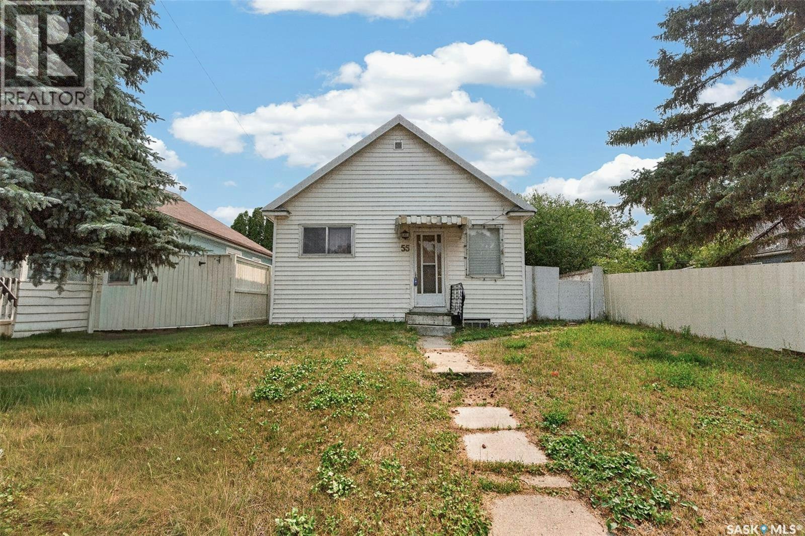 55 Iroquois Street W, Moose Jaw, SK, S6H 5A4