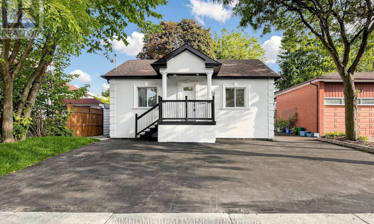 95 Steeles Avenue E