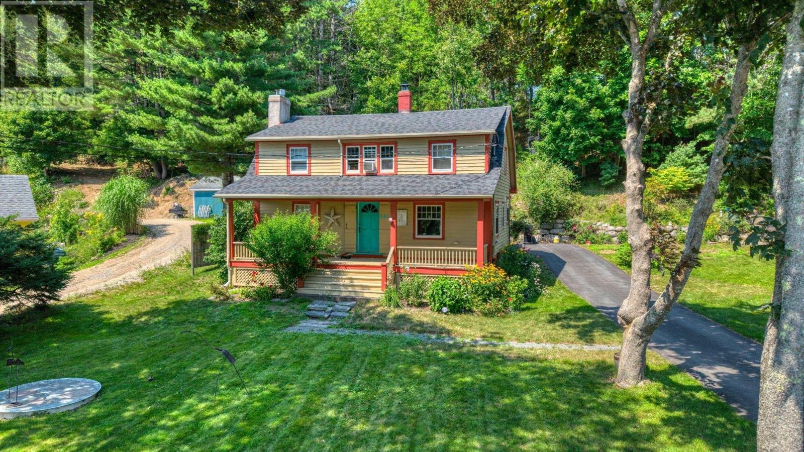 261 Edgewater Street, Mahone Bay, NS, B0J 2E0