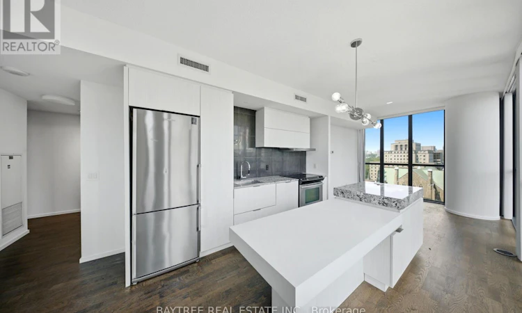 1210-101 Charles Street E