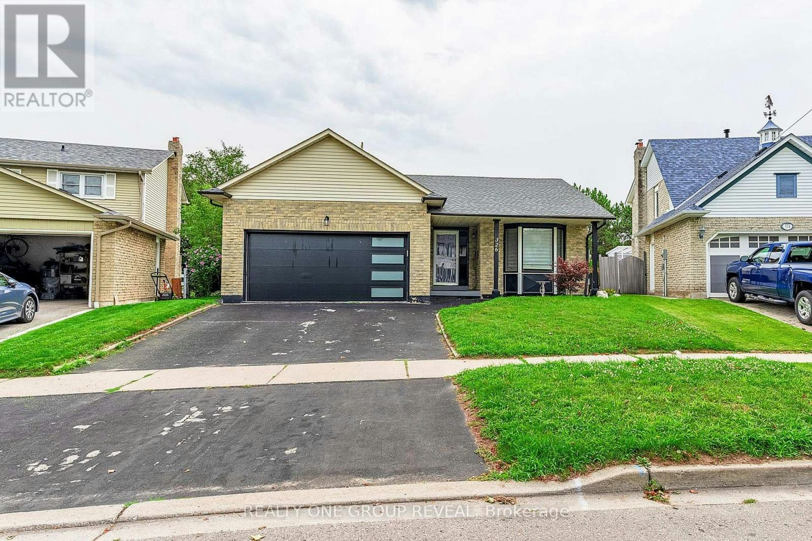 326 Prince Of Wales Drive, Whitby, ON, L1N 6M9 - 2