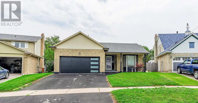 326 Prince Of Wales Drive, Whitby, ON, L1N 6M9 - 2