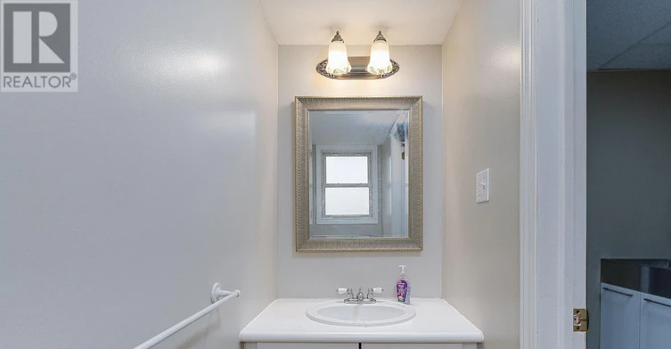 326 Prince Of Wales Drive, Whitby, ON, L1N 6M9 - 12