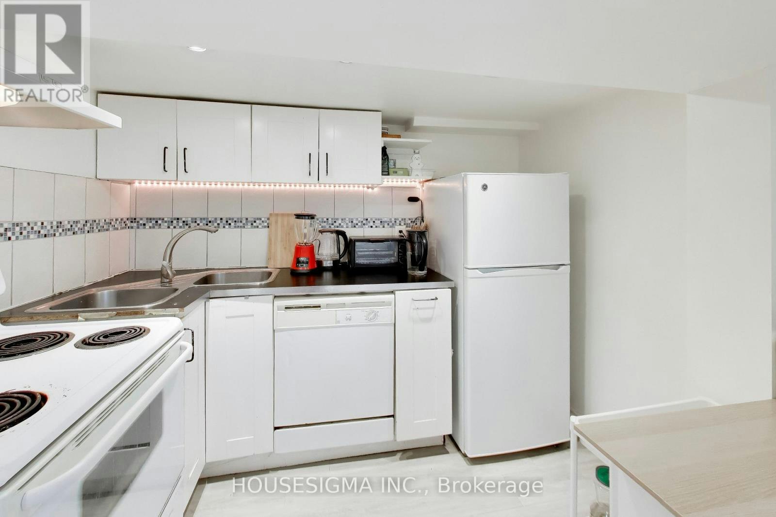 LOWER-152 Linsmore Crescent, Toronto, ON, M4J 4L2 - 6