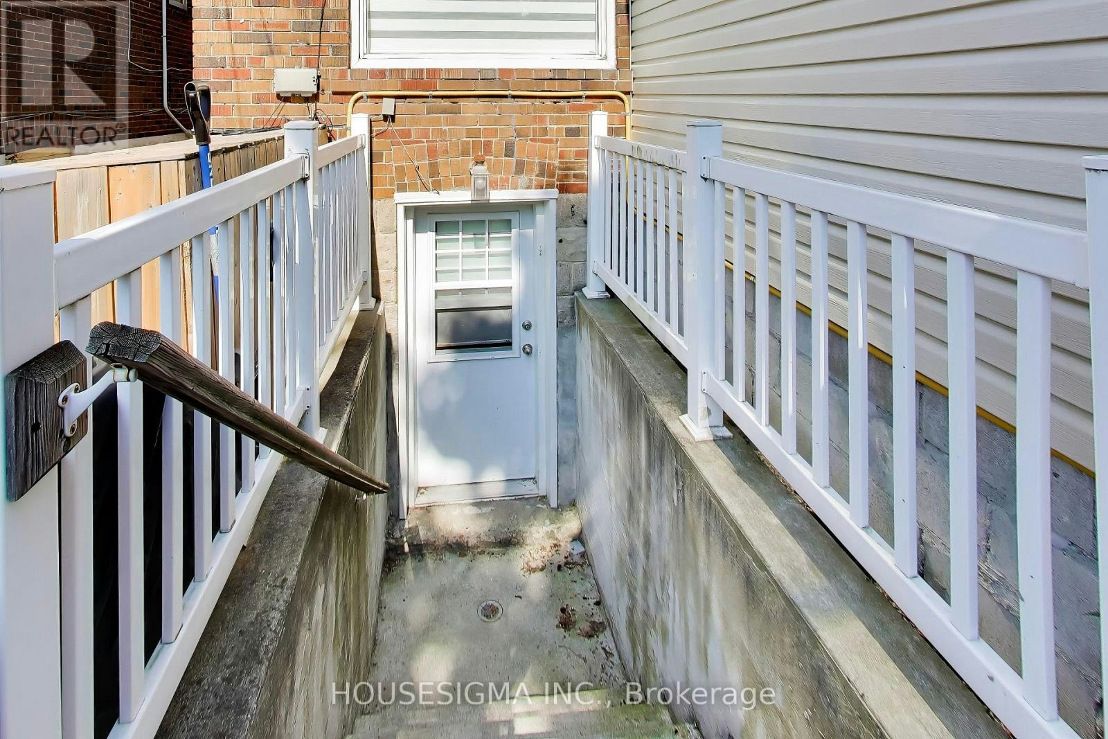 LOWER-152 Linsmore Crescent, Toronto, ON, M4J 4L2