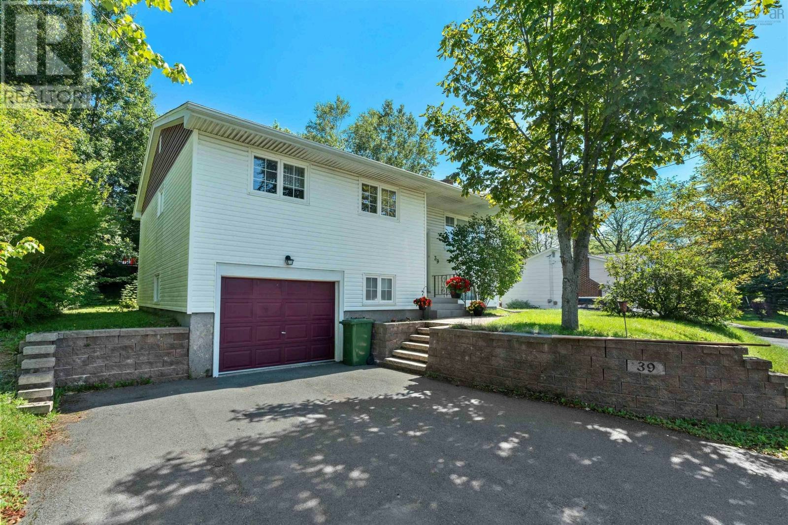 39 Robert Drive, Dartmouth, NS, B2W 2A2