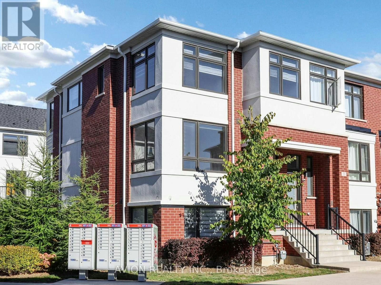 35 Thomas Armstrong Lane, Richmond Hill, ON, L4C 5S6