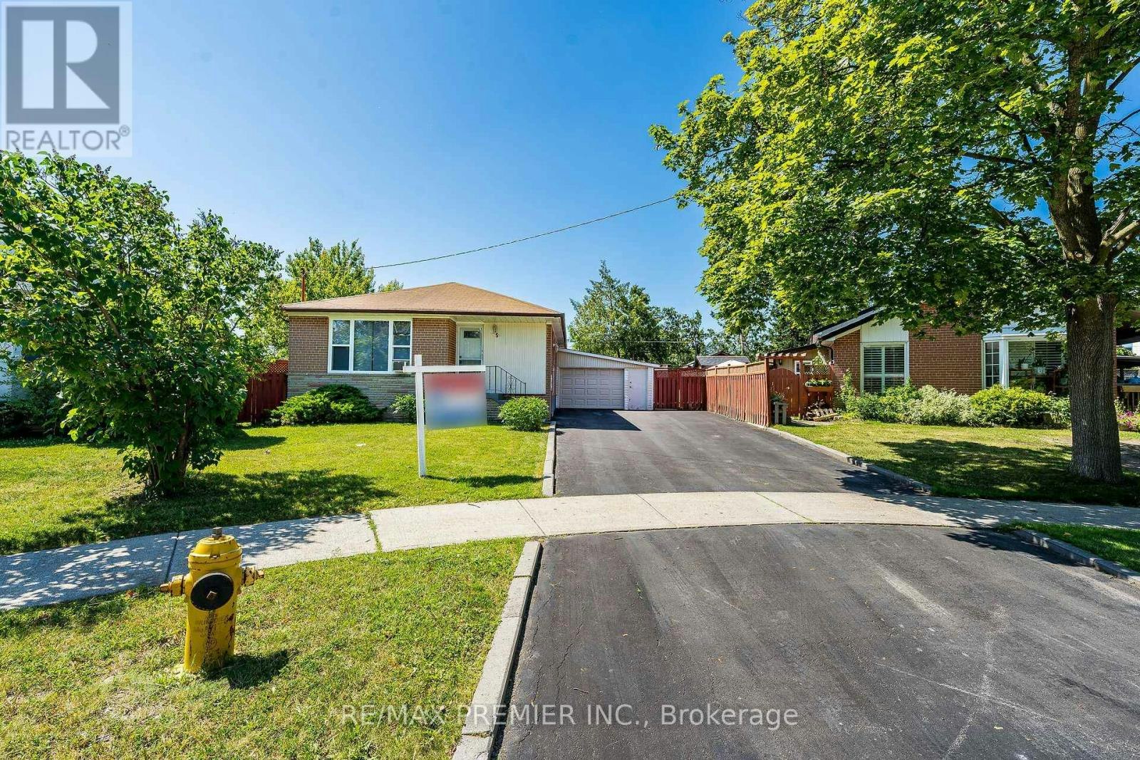5 Valois Court, Toronto, ON, M9V 2Z4