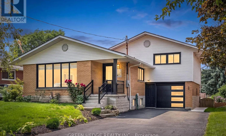 385 Village Crescent