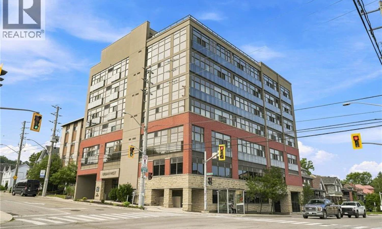 105-427 Aberdeen Avenue