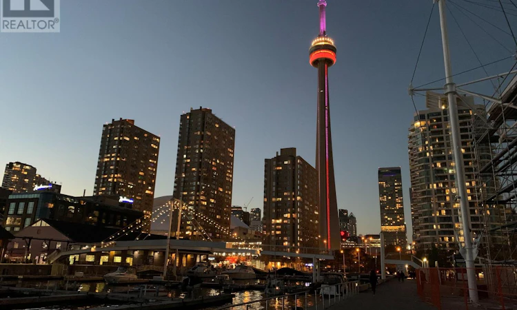 1104-250 Queens Quay