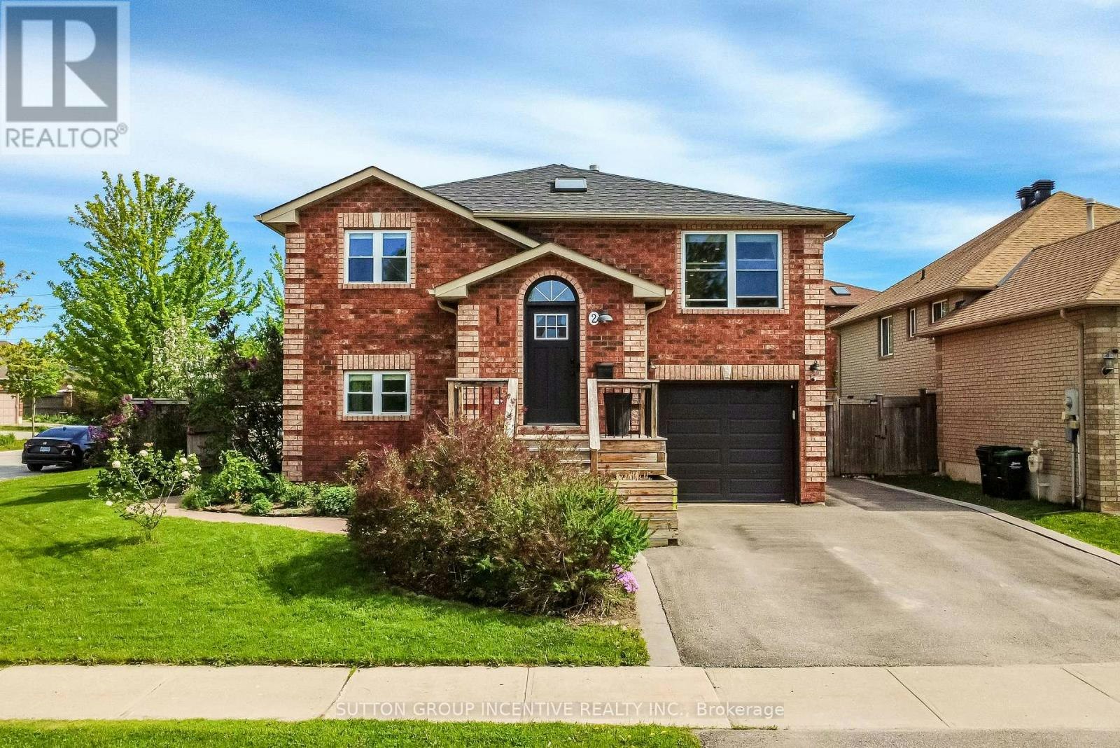 2 Hewitt Place, Barrie, ON, L4M 7B4