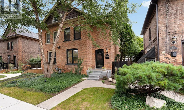 852 Monmouth