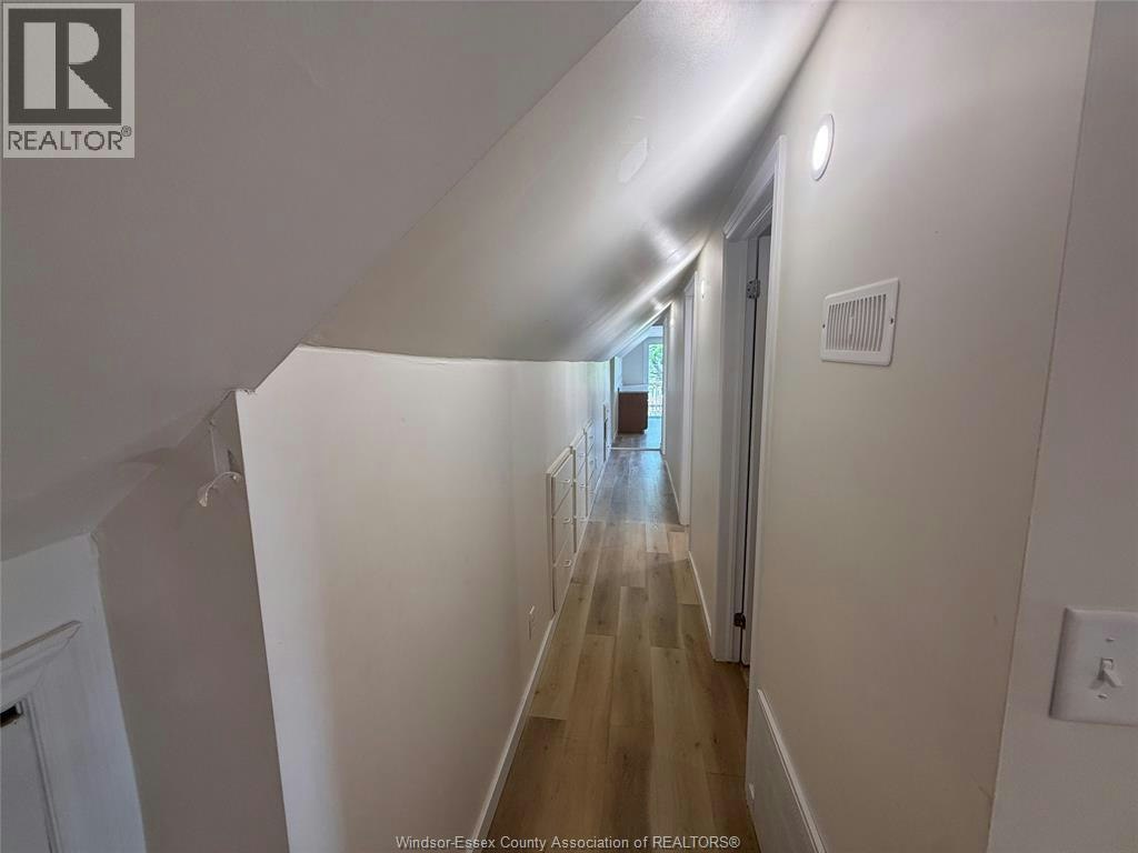 UPPER-699 Charlotte Street, Windsor, ON, N8X 3A6 - 10