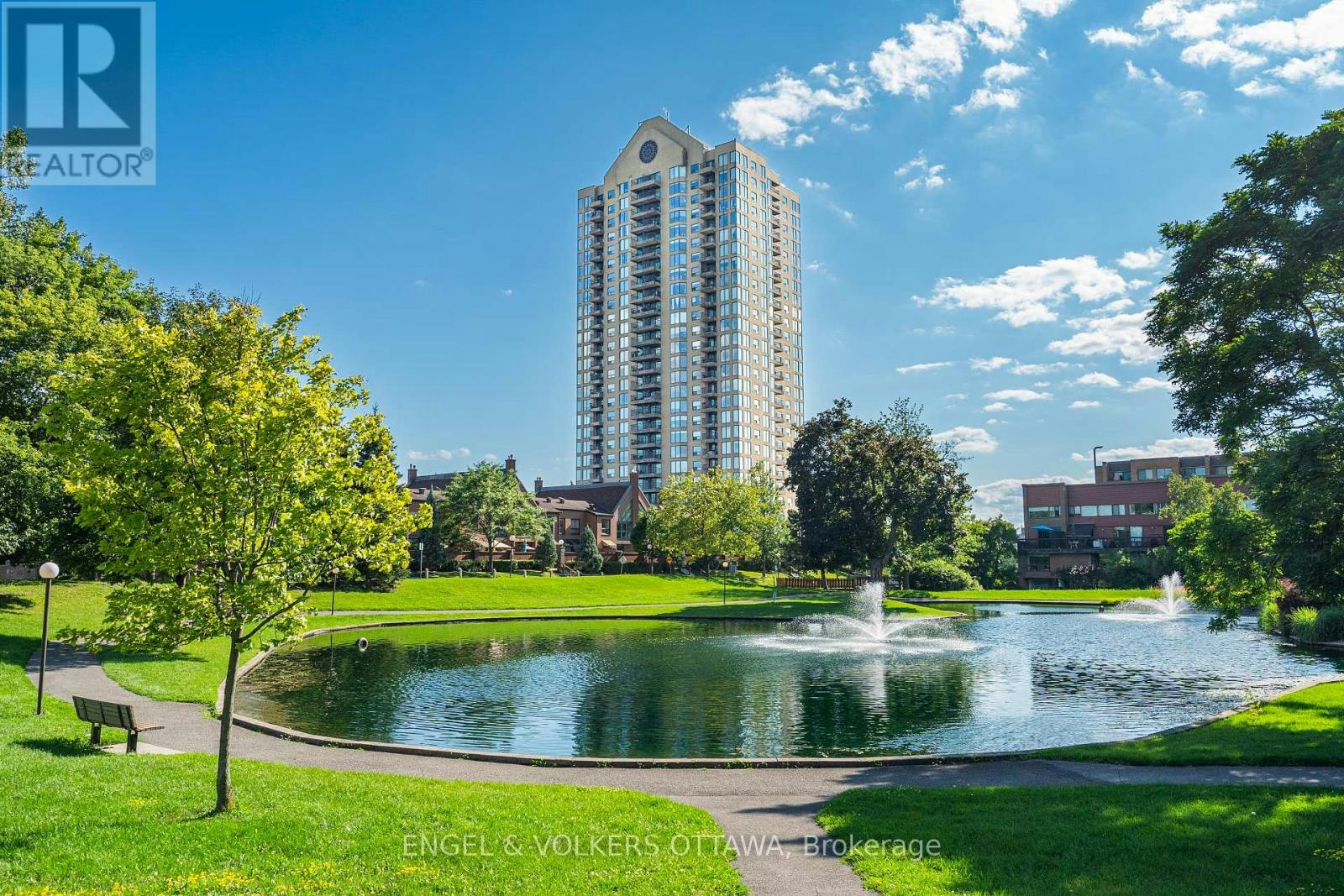 205-545 St Laurent Boulevard, Ottawa, ON, K1K 4H9