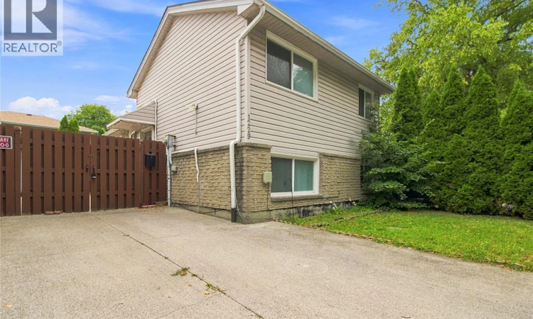 1229 Arncliffe Place