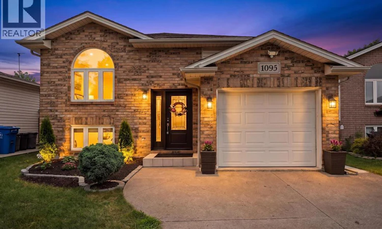1095 Lakeview