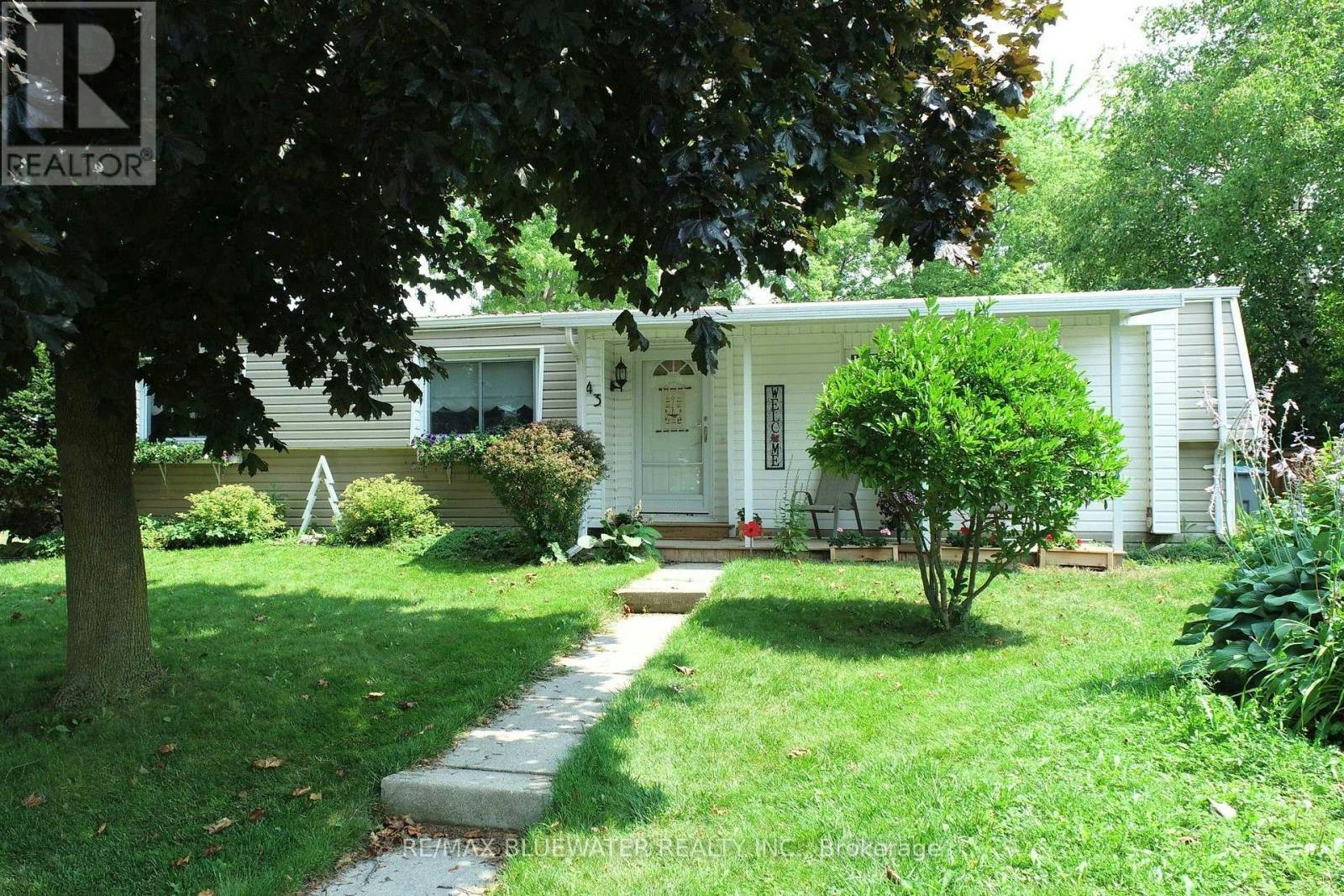 43 St Andrews Place, Exeter, ON, N0M 1T0