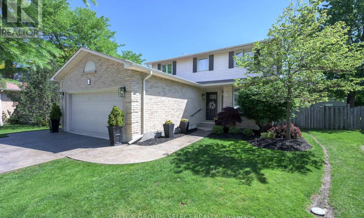 12 Banting Crescent