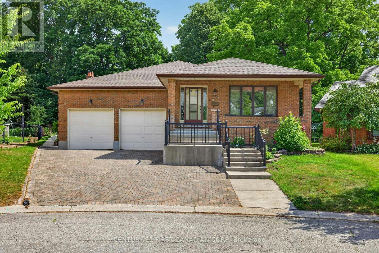 27 Stirrup Court, London, ON, N6G 3T8