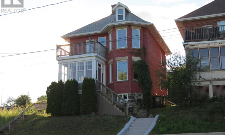 4 Crown Street
