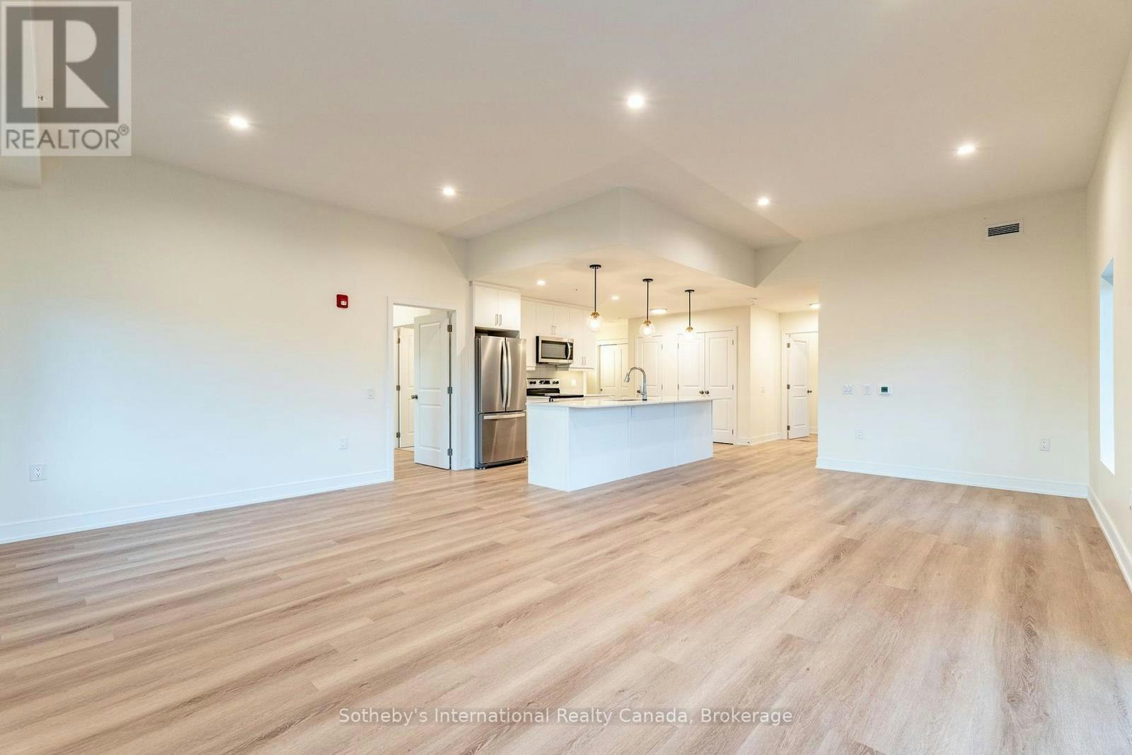423-121 Mary Street, Clearview, ON, L0M 1G0 - 8