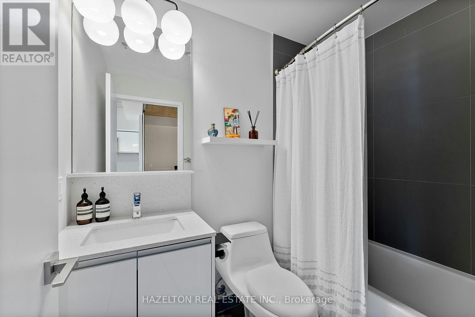 825-20 Minowan Miikan Lane, Toronto, ON, M6J 0E5 - 15