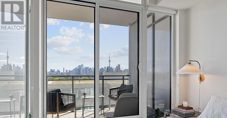 825-20 Minowan Miikan Lane, Toronto, ON, M6J 0E5 - 11