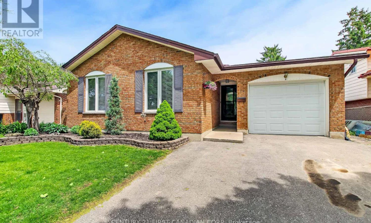 74 Winding Way Crescent