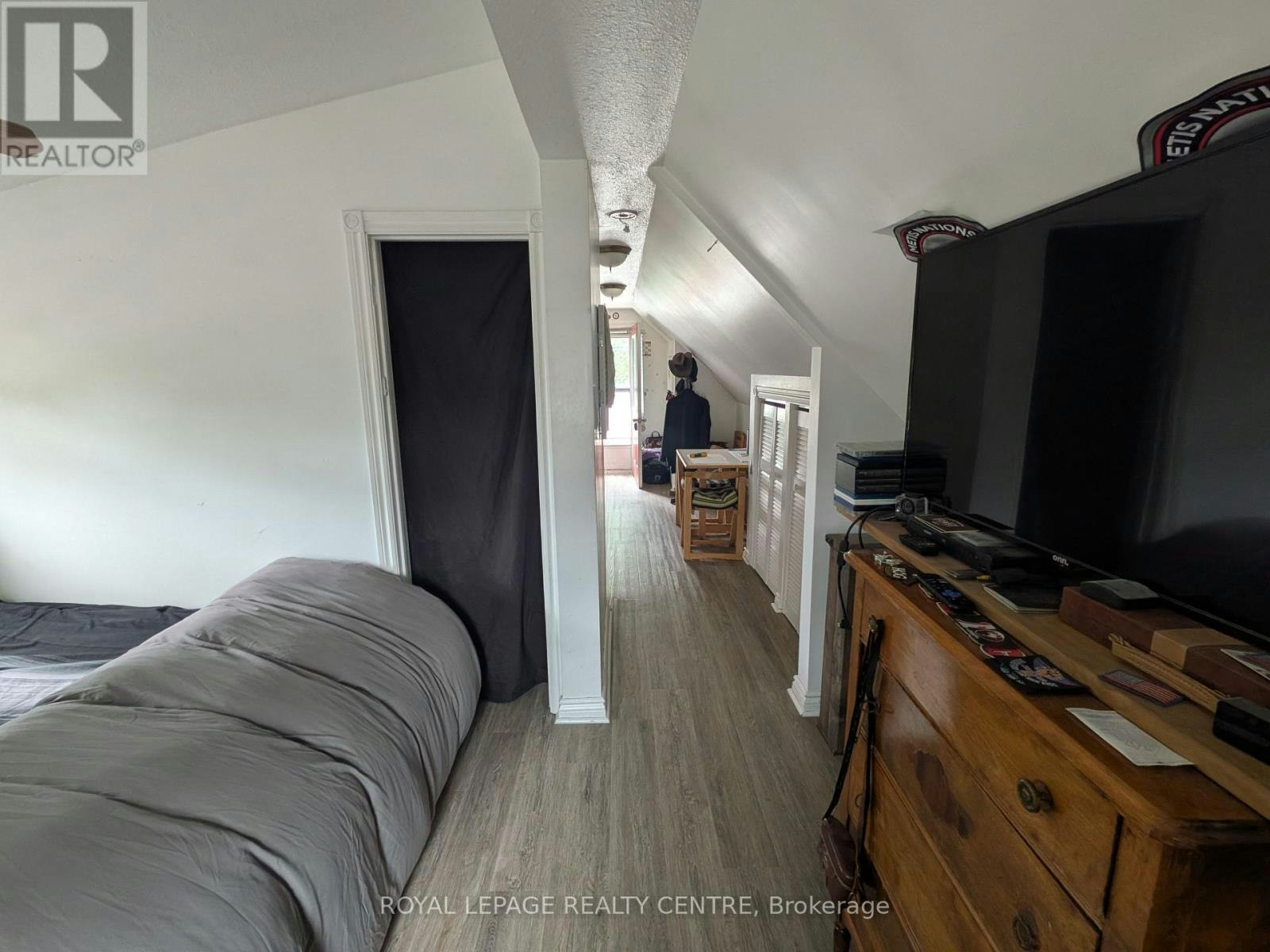 UPPER-10 Dufferin Street, Barrie, ON, L4N 2J7 - 11