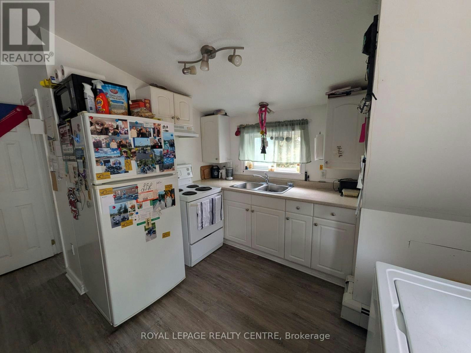 UPPER-10 Dufferin Street, Barrie, ON, L4N 2J7 - 4