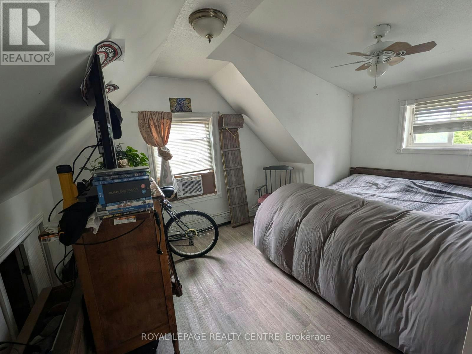 UPPER-10 Dufferin Street, Barrie, ON, L4N 2J7 - 9