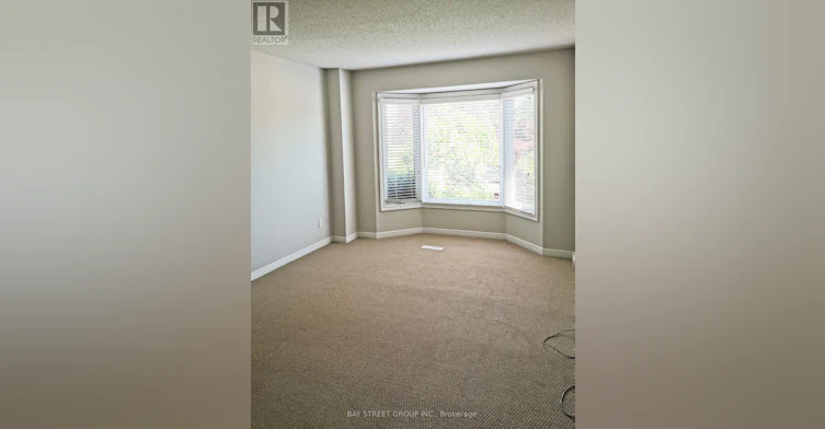 2034 Oxford Avenue, Oakville, ON, L6H 4K7 - 4