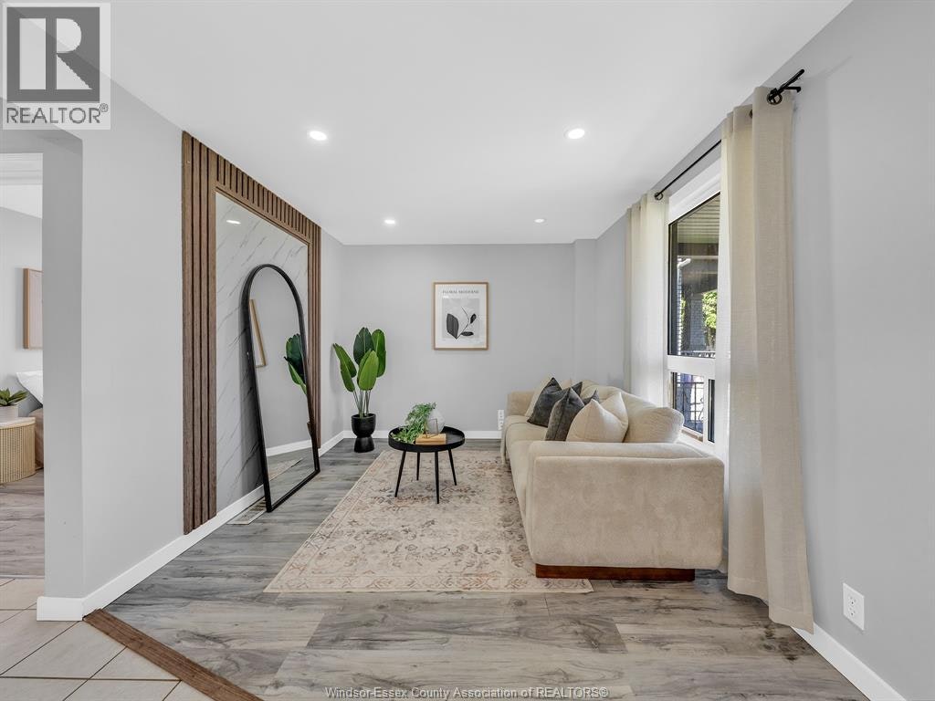 1153 University, Windsor, ON, N9A 3A5