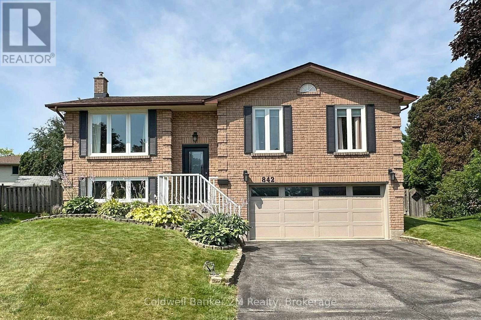842 Saint Anne Court, Oshawa, ON, L1J 7N1