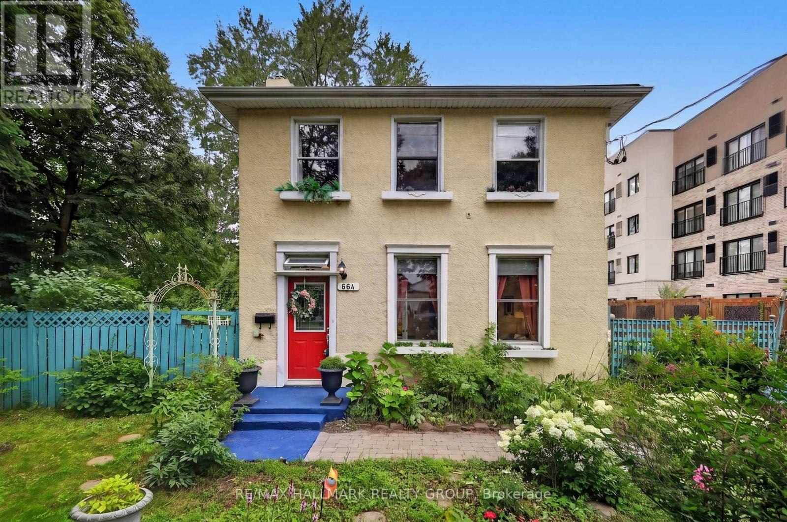 664 Center Street, Ottawa, ON, K1K 2N9