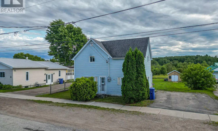 44 Principal Street W