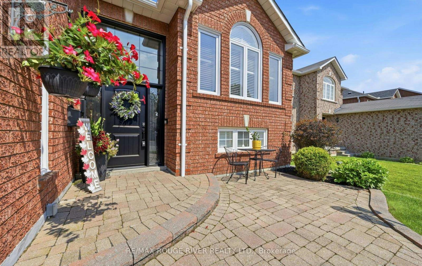32 Patrick Drive, Whitby, ON, L1R 2L2