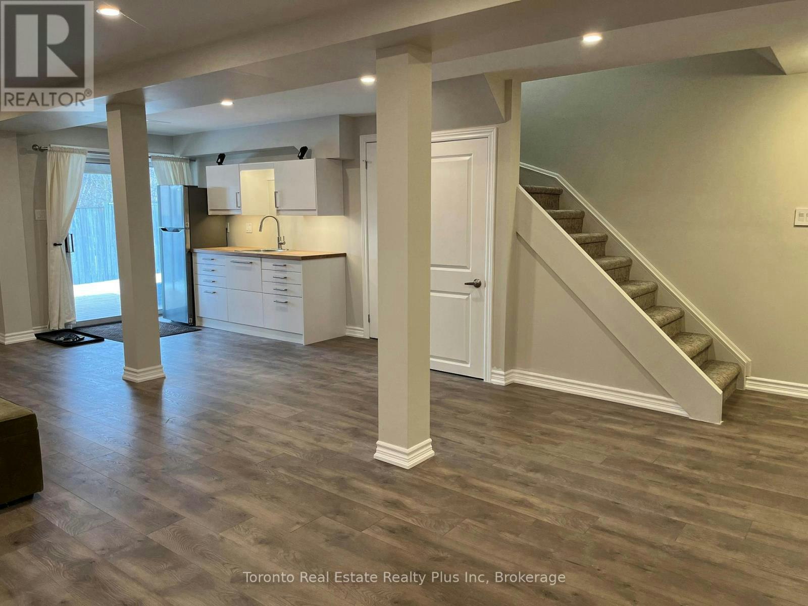 21 Nicholson Drive, Barrie, ON, L4N 8L7 - 3