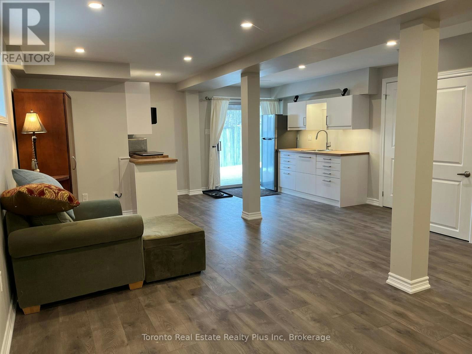 21 Nicholson Drive, Barrie, ON, L4N 8L7 - 4