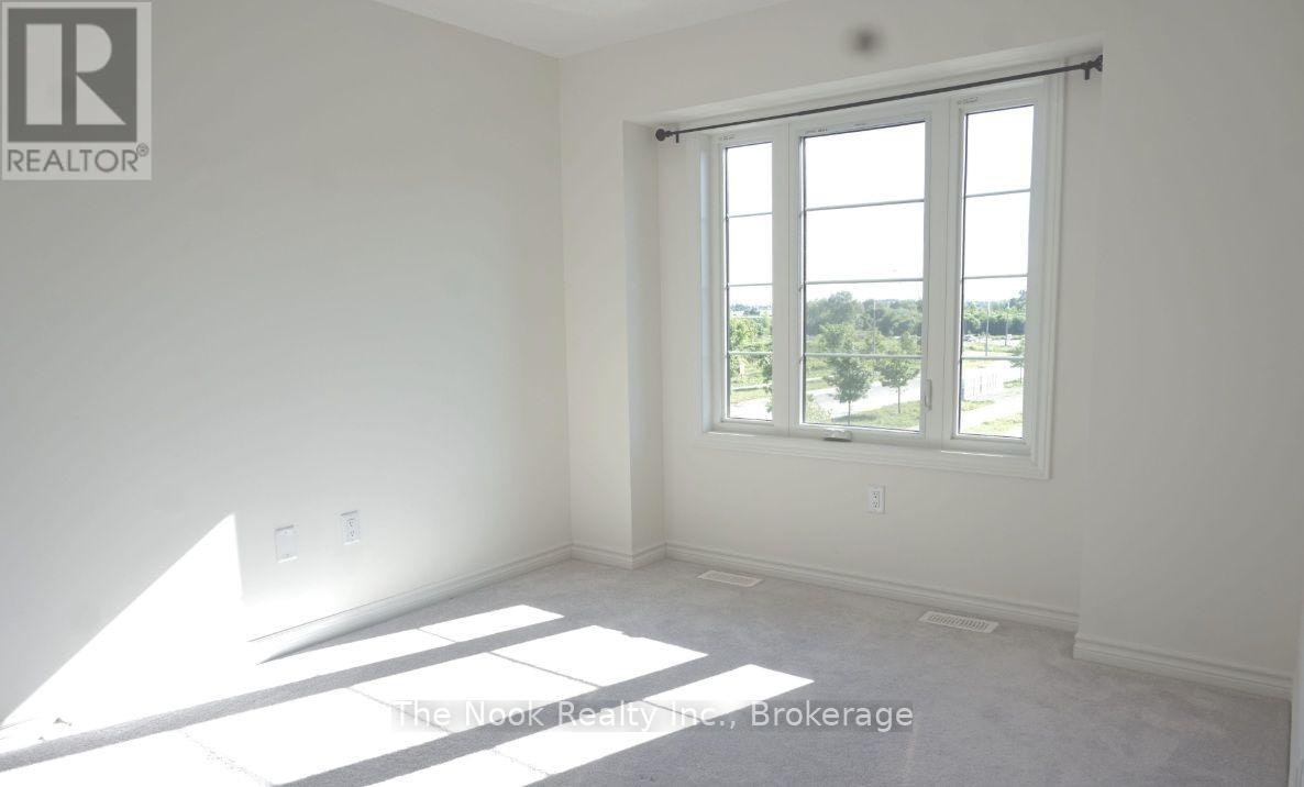 26 Louise Crescent, Whitby, ON, L1P 0J9 - 9
