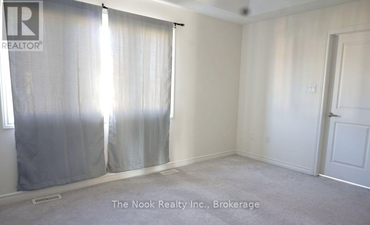 26 Louise Crescent, Whitby, ON, L1P 0J9 - 13