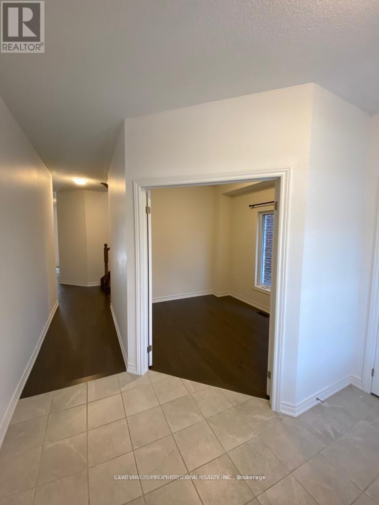1998 Grandview Street N, Oshawa, ON, L1H 8L7 - 4