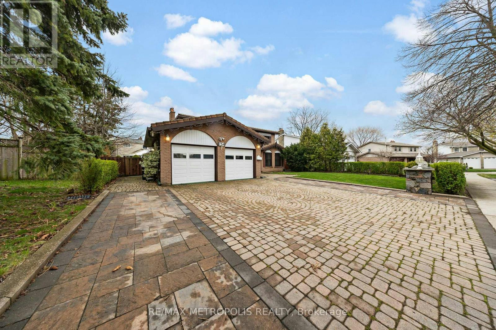UPPER-754 Eyer Drive, Pickering, ON, L1W 3C2 - 3
