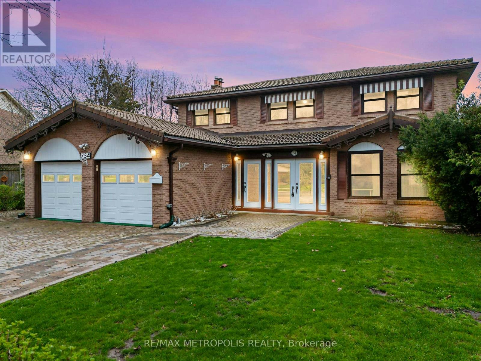 UPPER-754 Eyer Drive, Pickering, ON, L1W 3C2 - 2