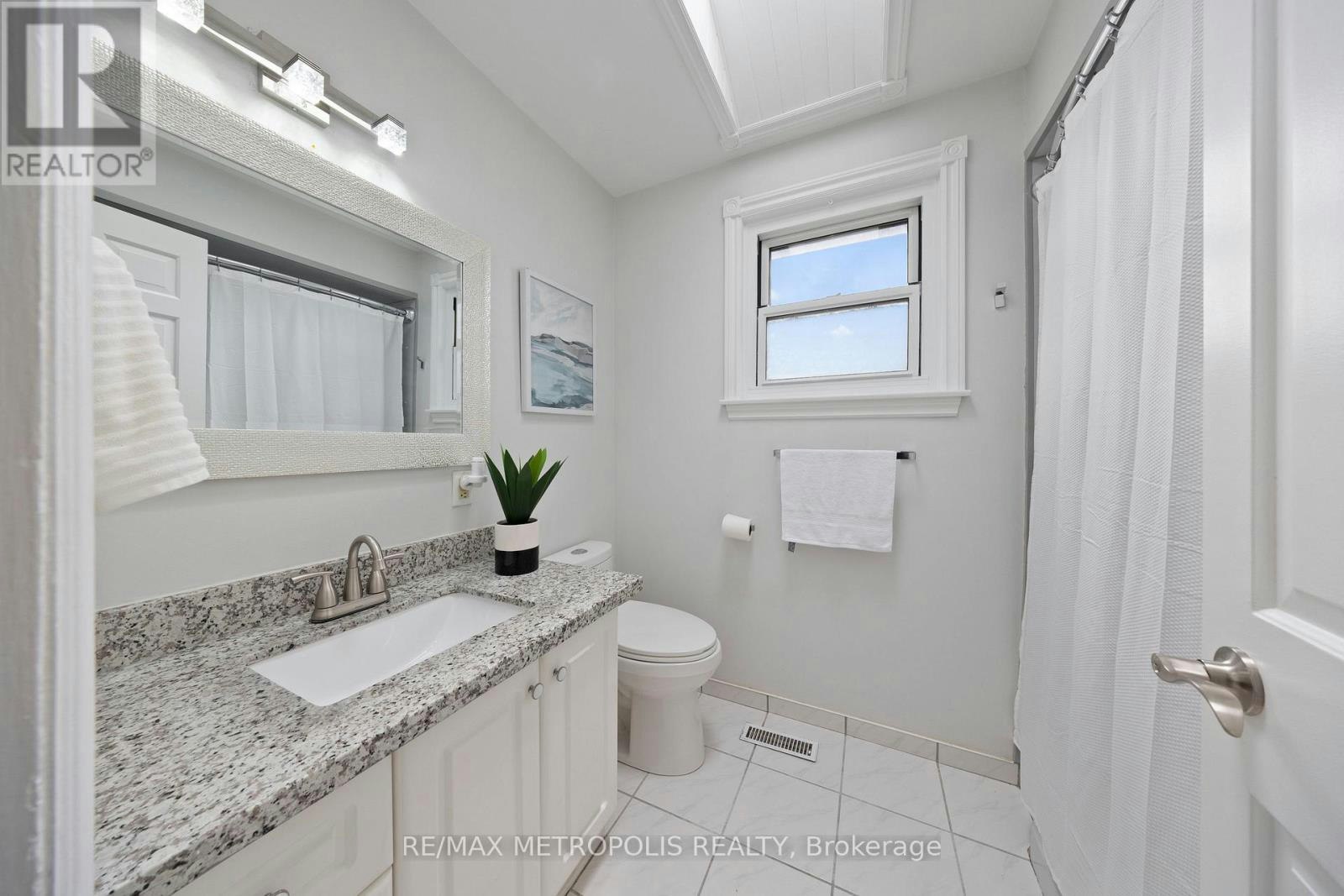 UPPER-754 Eyer Drive, Pickering, ON, L1W 3C2 - 28