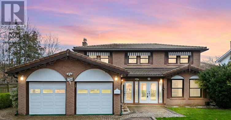 UPPER-754 Eyer Drive, Pickering, ON, L1W 3C2
