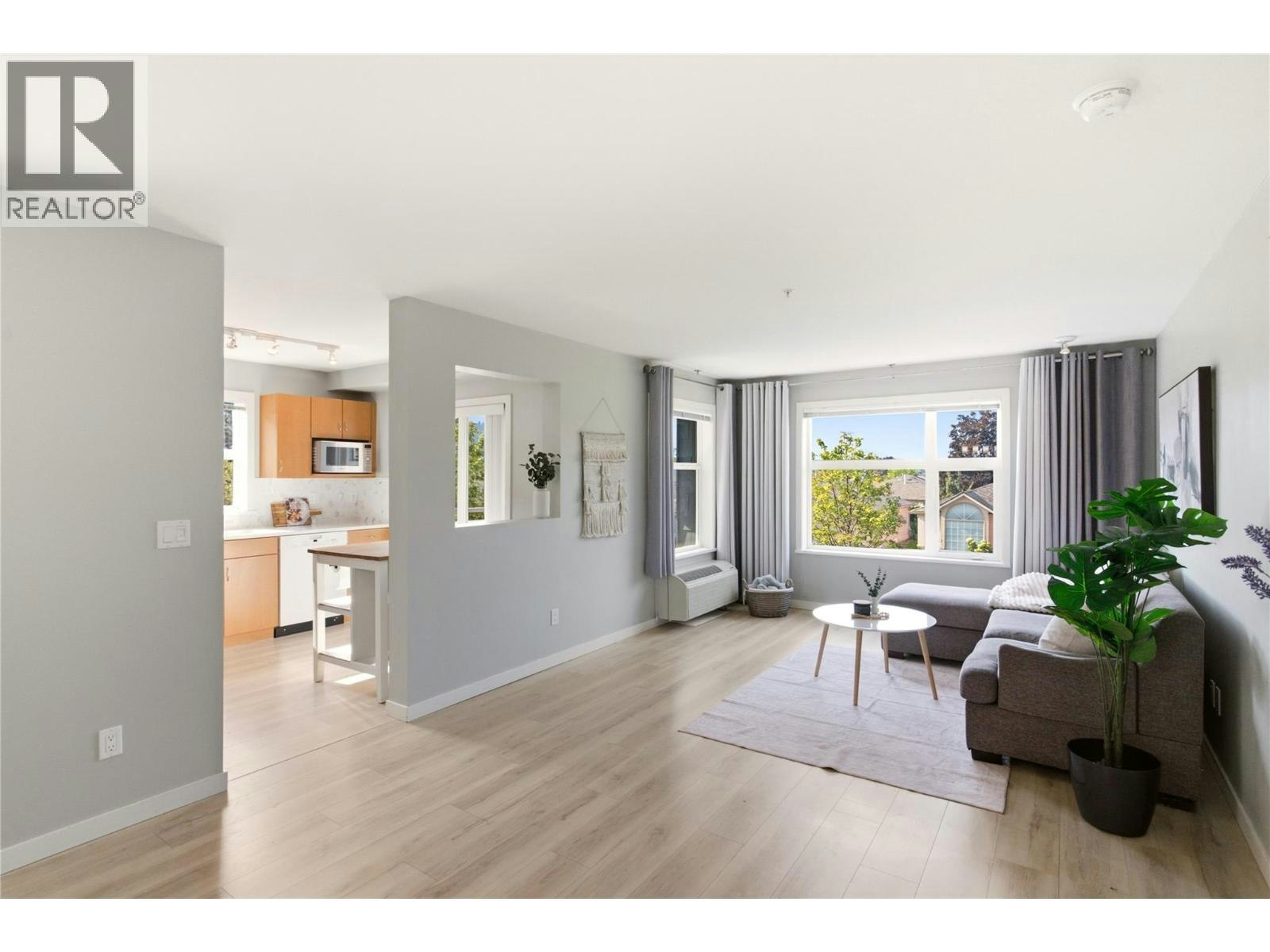 215-563 Yates Road, Kelowna, BC, V1V 2V3